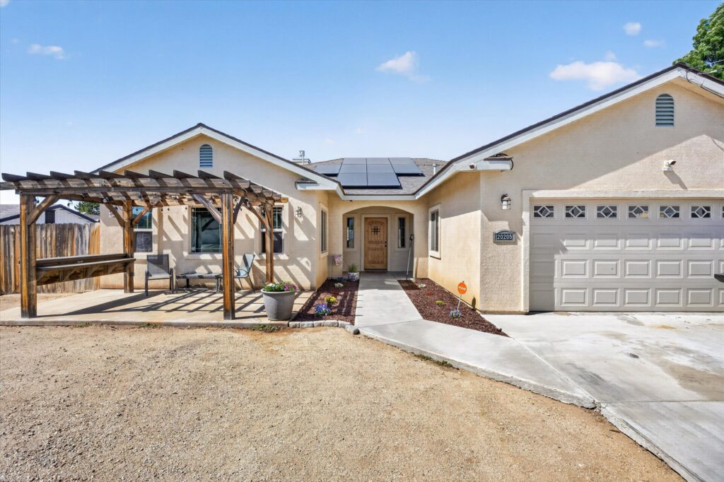 20205 Sears Dr, Tehachapi - 4 bed 2 bath, owned solar, $499,000